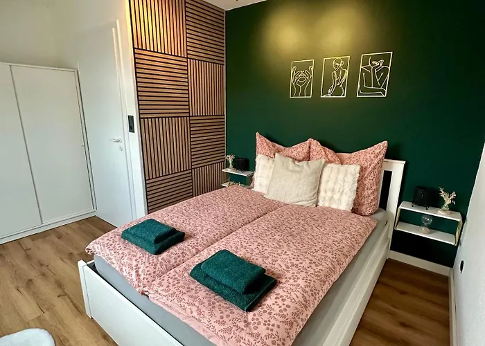 Stilvoll-Modern-Neu